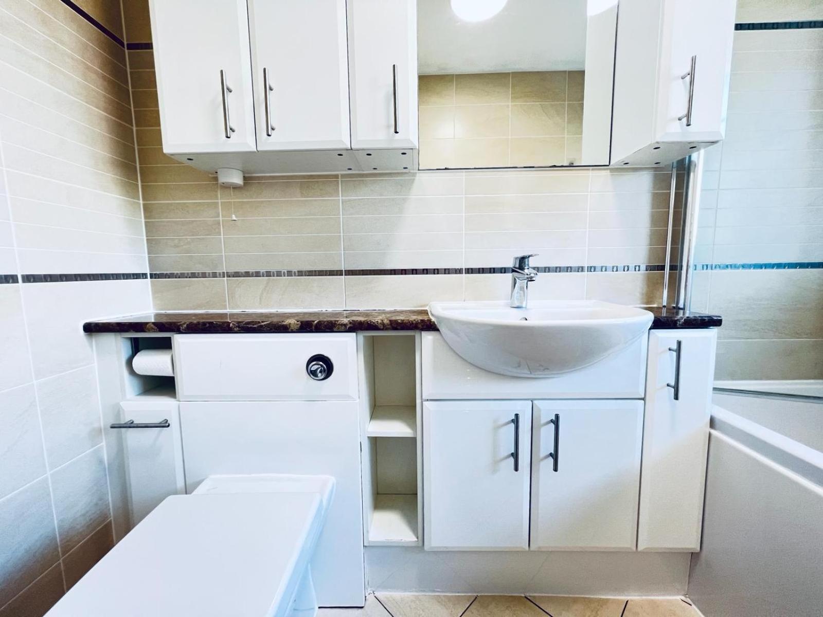 Rooms In Stylish House Milton Keynes Exterior photo